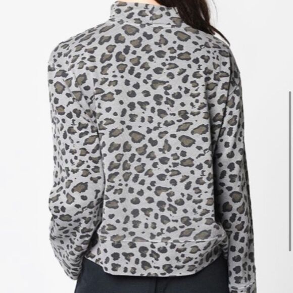 Sundry Gray Leopard Print Long Sleeve Funnel Neck Top SIZE SMALL - Picture 3 of 8